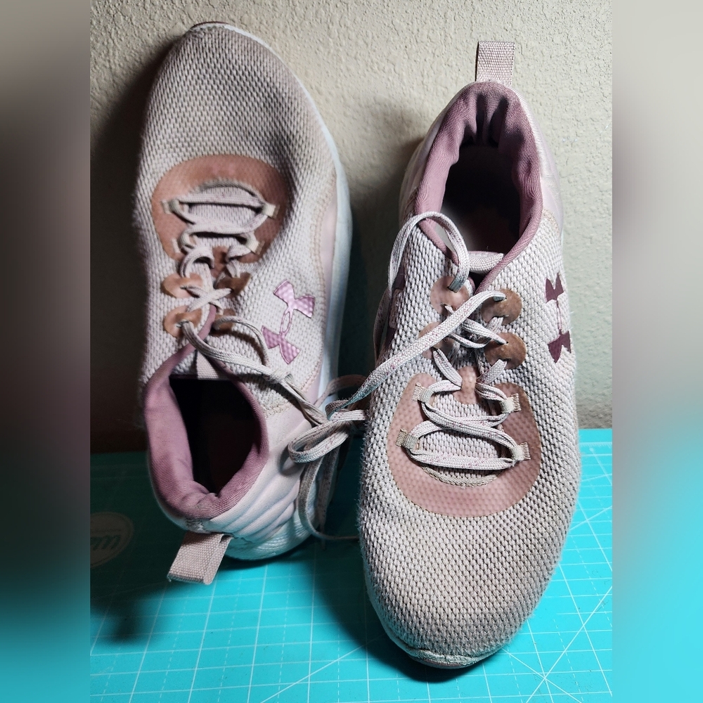Women's Under Armour  Sneaker Running Shoes Size 9 Rose Mauve BENIFITS CHARITY